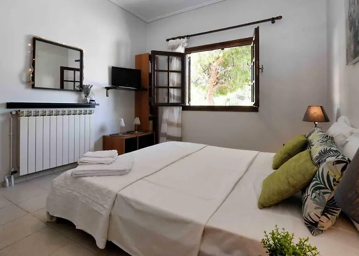 Holiday home The House Of Art Isthmia